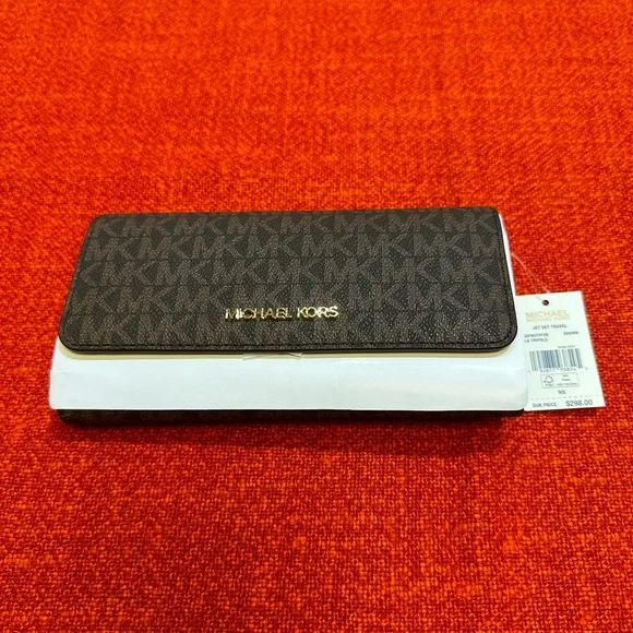 ❤️❤️❤️NEW Set Michael kors bag+Trifold wallet❤️❤️❤️